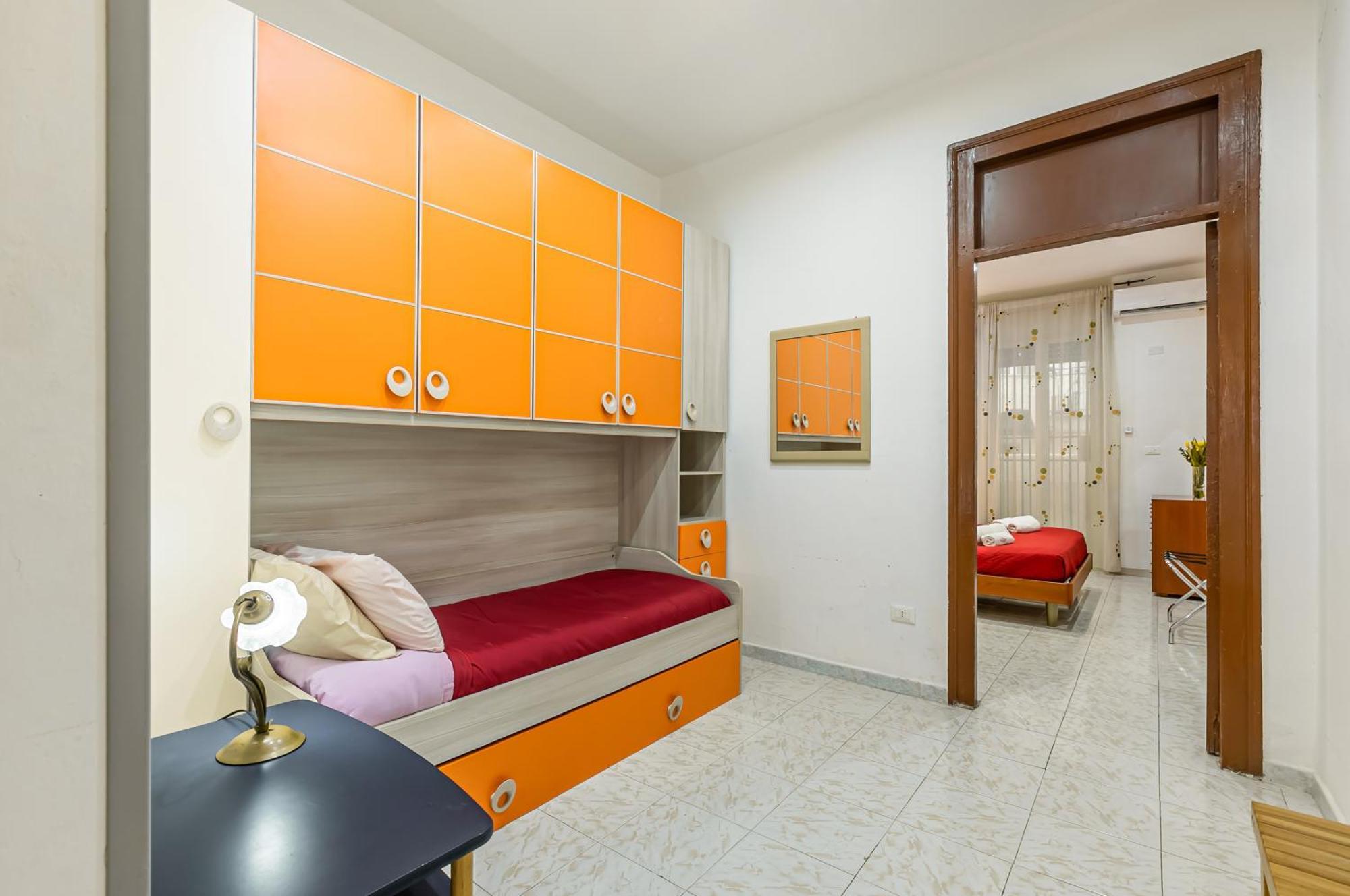 Corso Dei Mille Railway Apartment Palermo Bagian luar foto